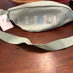 NIKE Air Jordan Belt Bag/Fanny Pack size large color is Pistachio frost
